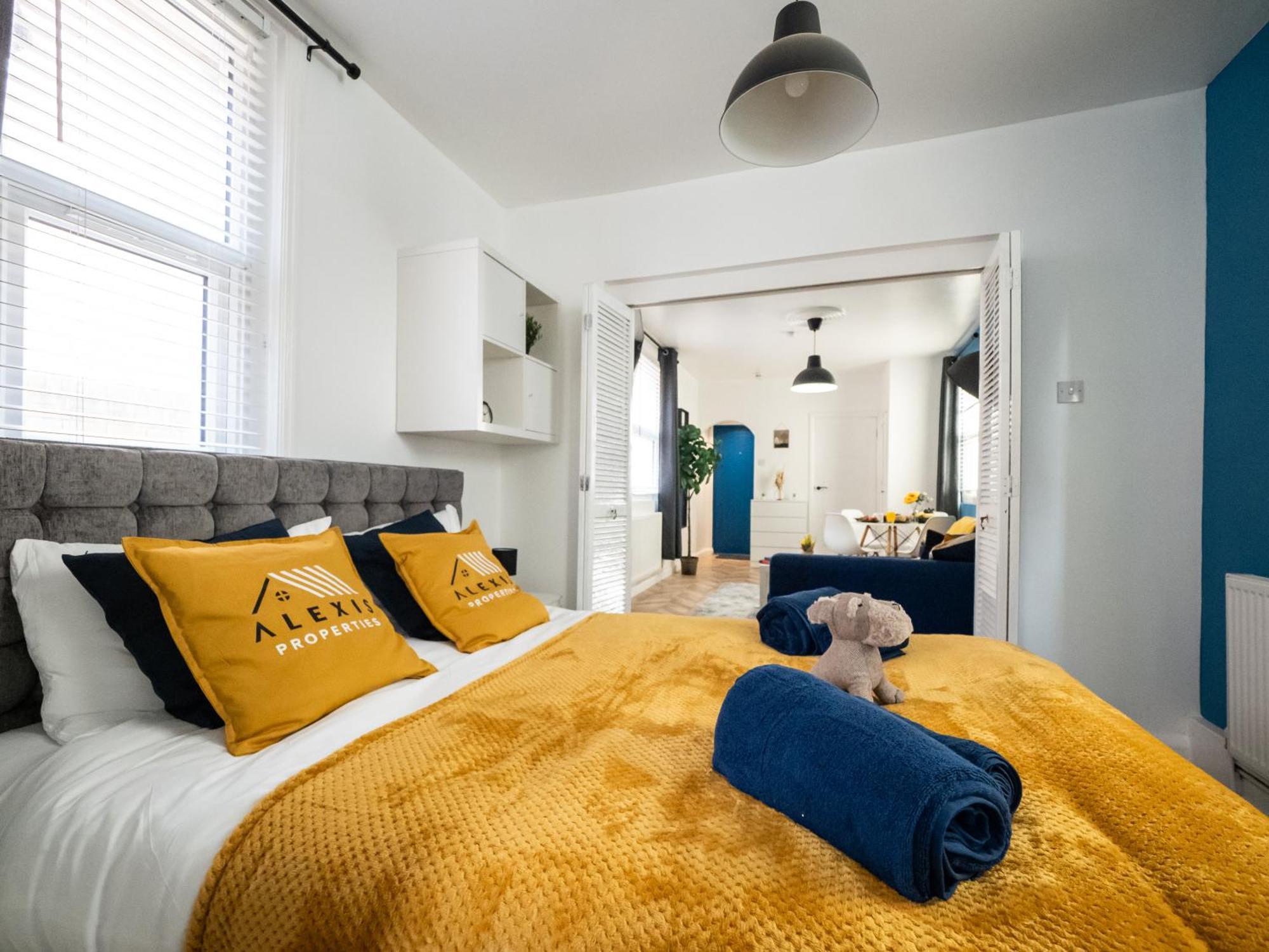 Seaside Retreat: Luxury 1-Bed, Free Parking Lägenhet Portsmouth Exteriör bild