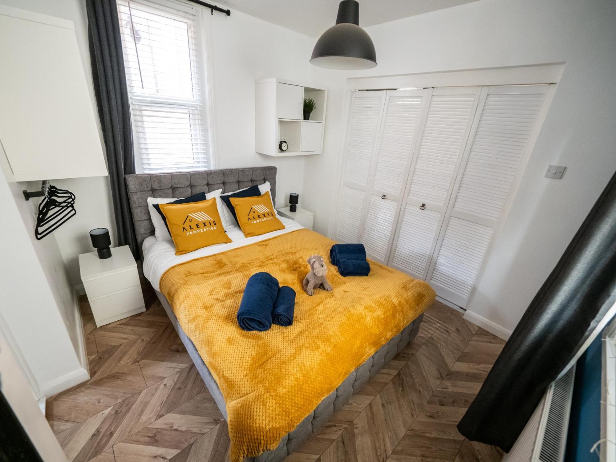Seaside Retreat: Luxury 1-Bed, Free Parking Lägenhet Portsmouth Exteriör bild