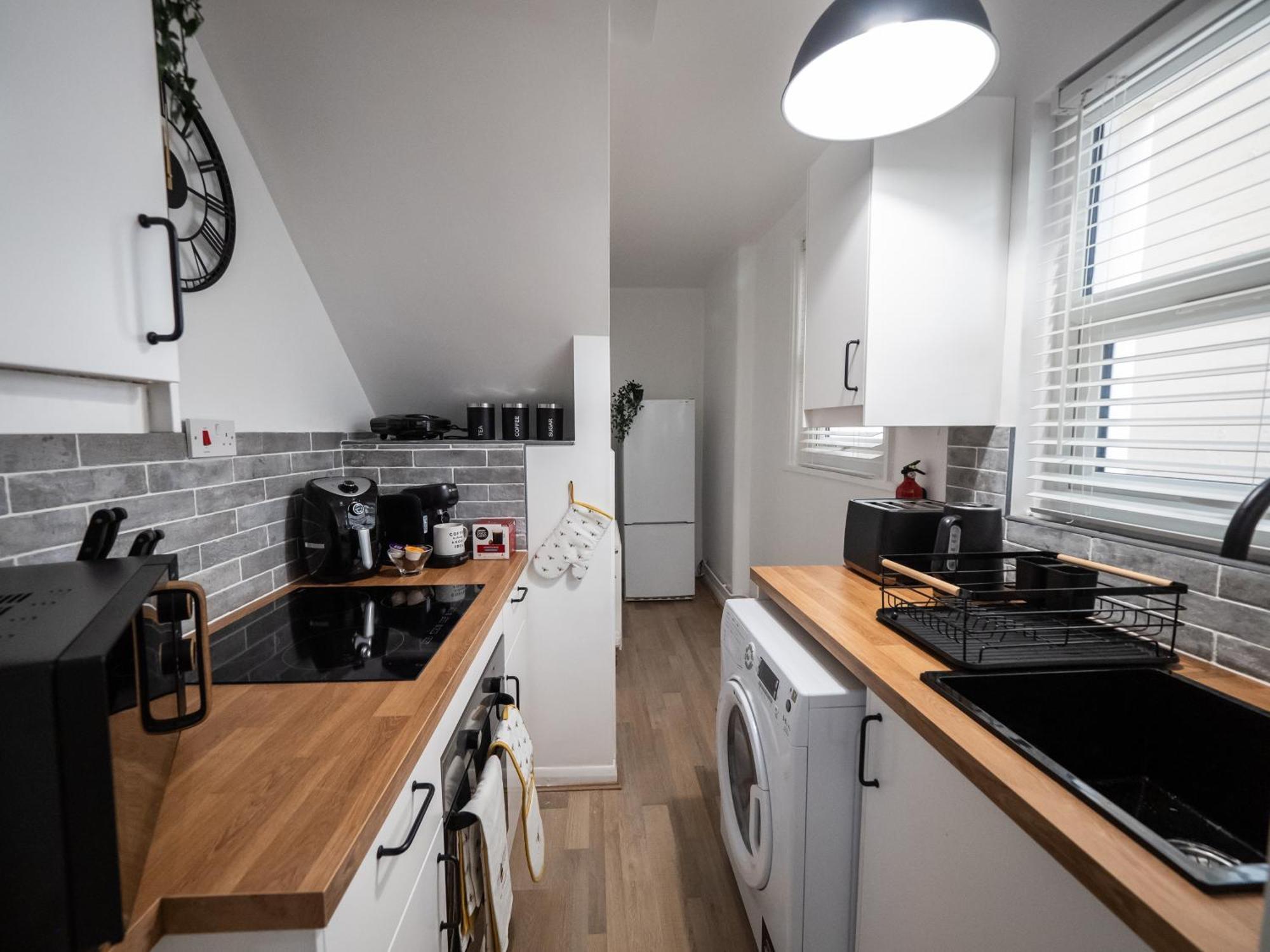 Seaside Retreat: Luxury 1-Bed, Free Parking Lägenhet Portsmouth Exteriör bild